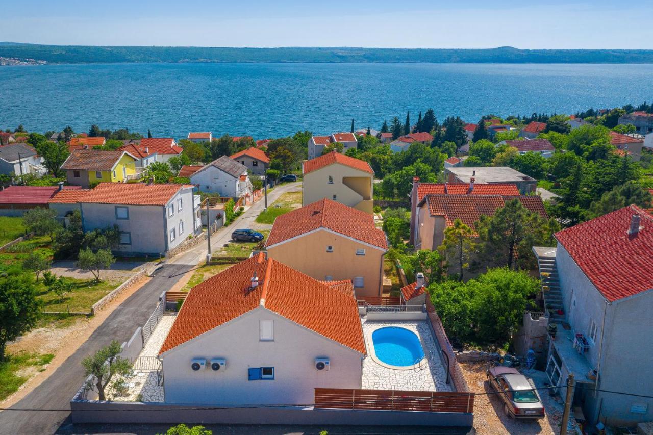 Nika Villa *